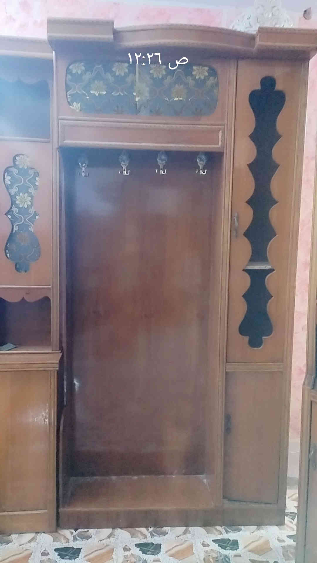 السلام عليكم يوجد غرفه اخشاب احطاطه مستخدمه ونضيفه السعر550وبيهه مجال لطيبين   رقم الهاتف***********
