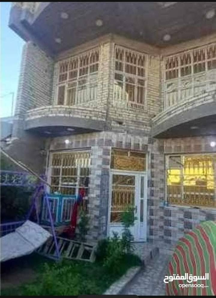 سلام عليكم ورحمة الله وبركاته 
دار البيع بدايه شارع اورفلي مقابل جهة الحبيبيه بظهر حسينية الزهراء مساحه ١٨٠ متر وجه ٨ نزال ٢٢.٥٠ متر بناء حديث درجه اولى سنه ٢٠٢٤ يحتوي على كراج حديقه ستقبال مطبخ حار بارد صالة درج كبير في طابق اول وثاني يحتوي على غرف نوم عدد مناور عدد مع بيتونه وصطيحين ارضي ودرج مرمر تركي سراميك اسباني كل البيت رتفاع ٣ونص صقف رتفاع متر دار عن شارع بيت جاهز السكن غيره متواجد على فيس شراي يتصل
‎***********
