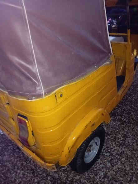 السلام عليكم  تكتك موديل ٢٠١٧ محرك٢٠٢٠
مكان بغداد الشعب
تليفون***********
