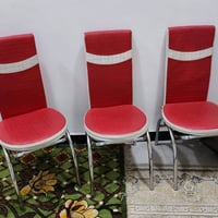 ميز و٤ كراسي • جديد ونضيف • حي الصدر الاول