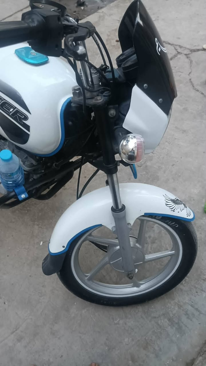 السلام عليكم دراجه بوكسر للبيع نضافه مثل مشوف بصوره كامله كفاله كهربائيات كله شغال اوراق كامله السعر 950 وبي مجال المكان ديالى بعقوبه الاتصال ع رقم ***********
