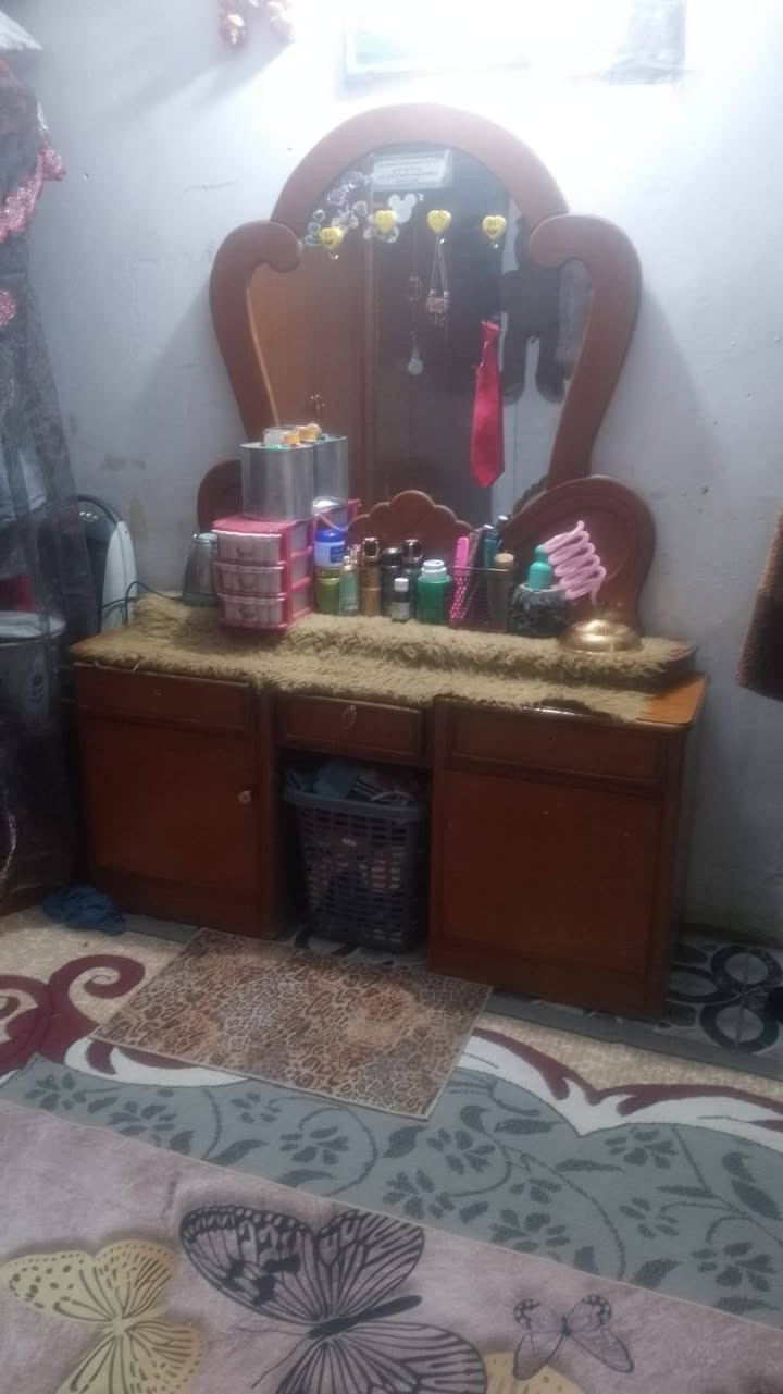 السلام عليكم يوجد غرفه البيع السعر تصل عله الرقم
***********
