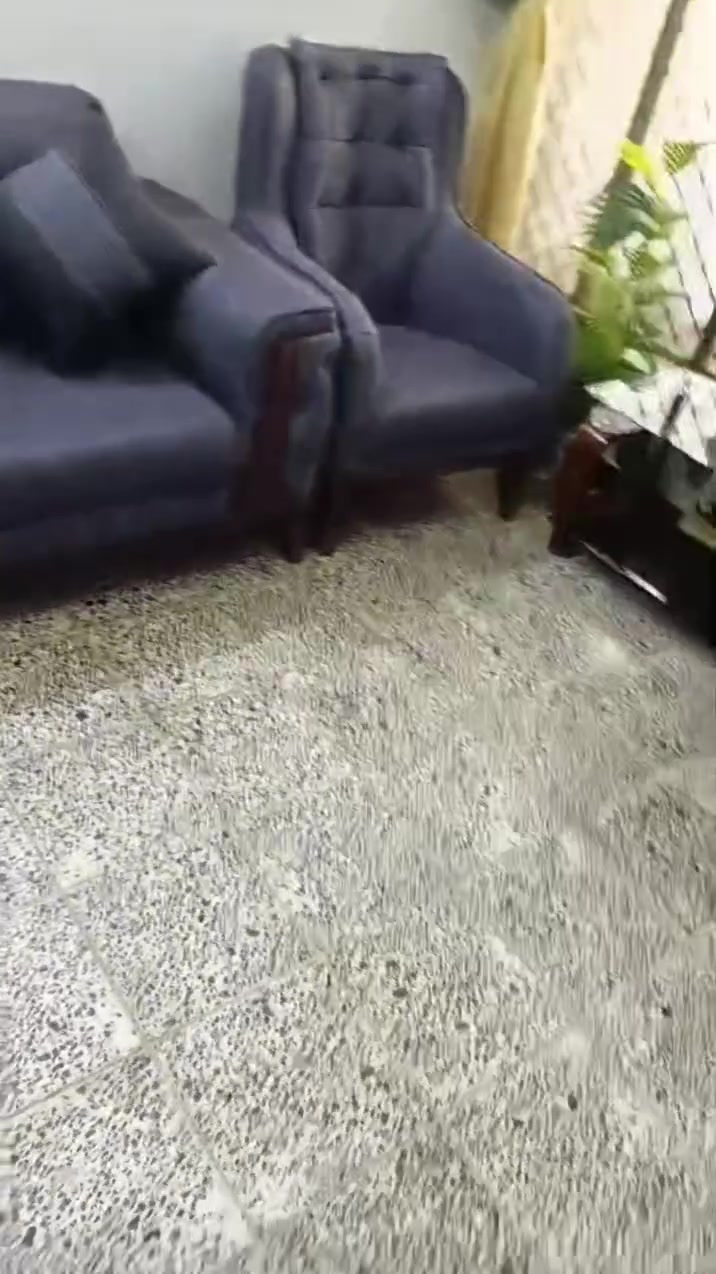 السلام عليكم 
مكلف بالنشر
تخم جديد عشر مقاعد
موديل حديث وفخم ظهر قلاب
للاستفسار الاتصال على الرقم التالي
***********

