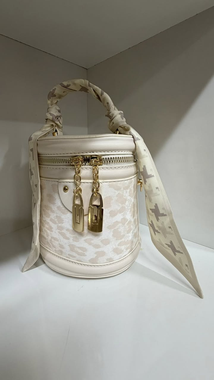 متوفر حقائب نسائية بأسعار مناسبة واشكال مميزة للحجز والاستفسار راسلونا دايركت


**إذا كنت صاحب هذا الإعلان وتريد حذفه لأي سبب، رجاءا أرسل رسالة إلى الدعم الفني**