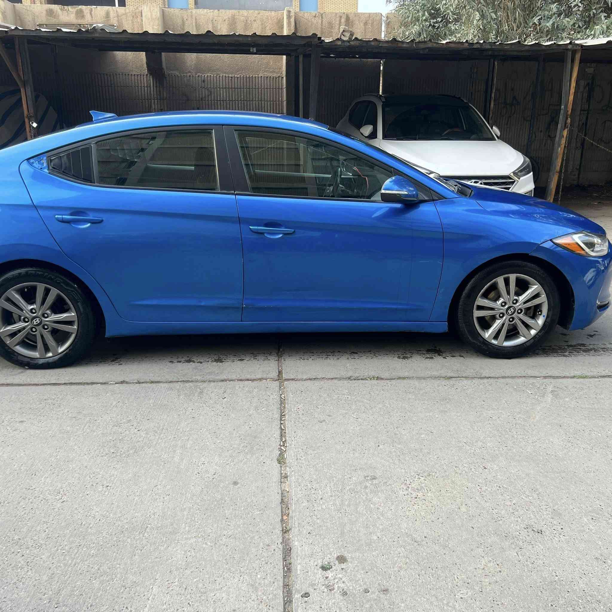 السلام عليكم 
للبيع النترا موديل 2017 امريكي 
نص مواصفات 
السونار ناشره رجائن شوف السونار وخابر لن ما بيه حيل اشرح
السعر 107 وبيه مجال 
بيه ملاحضات 
*********** 
مكان السياره بغداد
