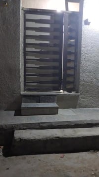 بيت 100 الشهداء العبيدي قرب مدرسه الصفيه الزراعي خدمات كامله مي ومجاري...