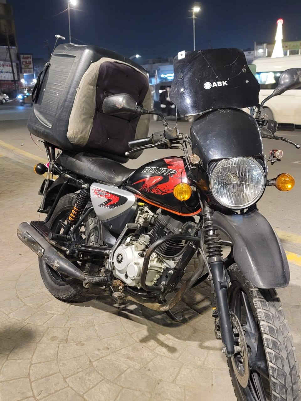 سلام عليكم بوكسر ٢٠٢٢ مرقمه درجه كامله من كلشي اي نقص ما بيهة كبل للشارع رايده1900وبية مجال بسيط مكان بغداد درجه مجفتهة مره وحده شركه
***********
