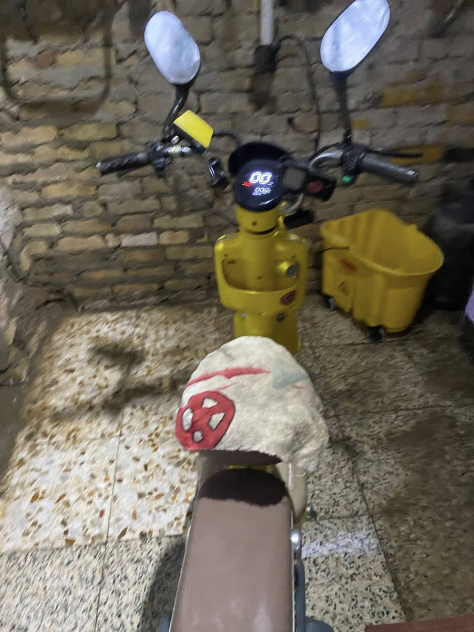 سلام عليكم ورحمة الله وبركاته دراجه كلاسك للبيع أبيع كوم حديد بيهة فقط بطاريات ميشتغلن مكاني بغداد***********
