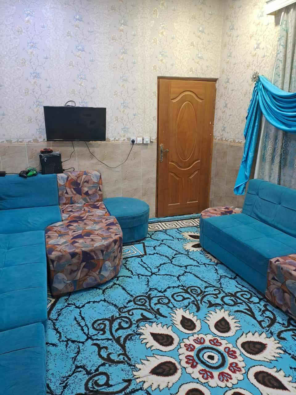 السلام عليكم ..قنفات للبيع مع البردات بسعر 250 الف فقط… مكلفة بالنشر. الاتصال عل الرقم ***********
