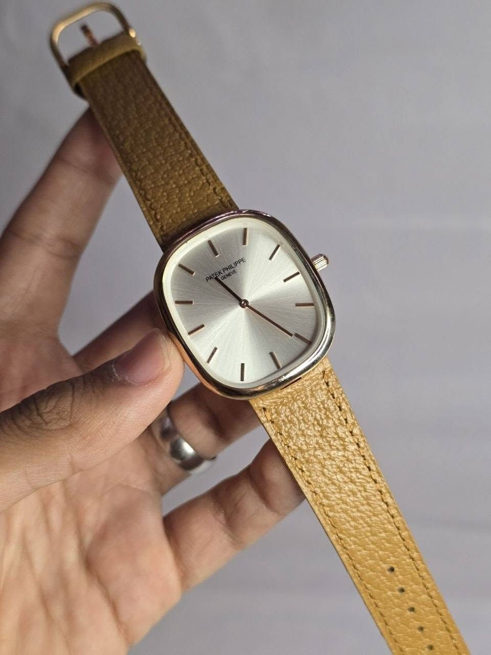 باتك فلبPatek Philippe قشطة
تحفه فنيه تتخطى مفهوم الوقت
لمحبي الرسمي والتميز
مكينة كوارتز 
سنتر ثواني مخفي
الميناء ابيض مميزة
زجاج معدني مقاوم للخدش
الهيكل مصنوع من الاستانلس ستيل روز كولد
مقاومة للماء والغبار
مختمة من كل مكان
سير جلد 
قطر 38

السعر :- 38 الف ع اول تم 
للحجز والاستفسار يرجى الاعتماد خاص


**إذا كنت صاحب هذا الإعلان وتريد حذفه لأي سبب، رجاءا أرسل رسالة إلى الدعم الفني**