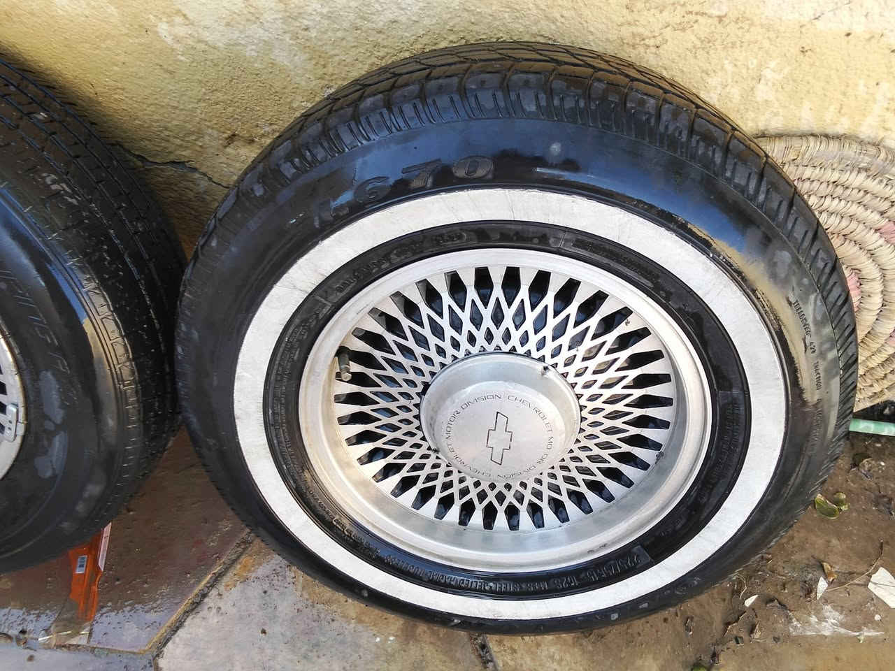 السلام عليكم للبيع تخم تاير اثنين نص عمر واثنين اخو الجديد مع الوياله والكبات والإطار السعر 280 الاتصال ***********/***********/يوجد خدمه توصيل ومن الله التوفيق
