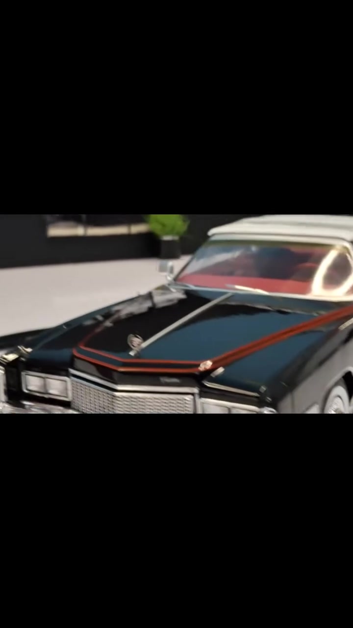 Cadillac Eldorado Convertible 1976 👑🎖️🎖️
سقف قابل للآزاله ومعاه قطعه تحويلها لكونفيرتابل بتركب ماجنيتيك والسقف بيركب ماجنيتيك 
MCG  1/18
#cadillac 
#model 
#diecast 
#مجسمات_سيارات 
#fyp
Ayman Rehan 
ماكيت لعربيتى diecast


**إذا كنت صاحب هذا الإعلان وتريد حذفه لأي سبب، رجاءا أرسل رسالة إلى الدعم الفني**