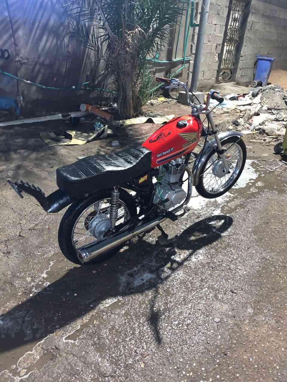 سلام عليكم دراجه ايراني ادوات يعني كلك دراجه دعمير جديد ما عده المكينه كله جديد مكينه نامه شرط تجي تفحص اذا مو صاروخ لا تاخذ دراجه سعره ٥٠٠ وبي مجال لطيبين رقمي ***********
