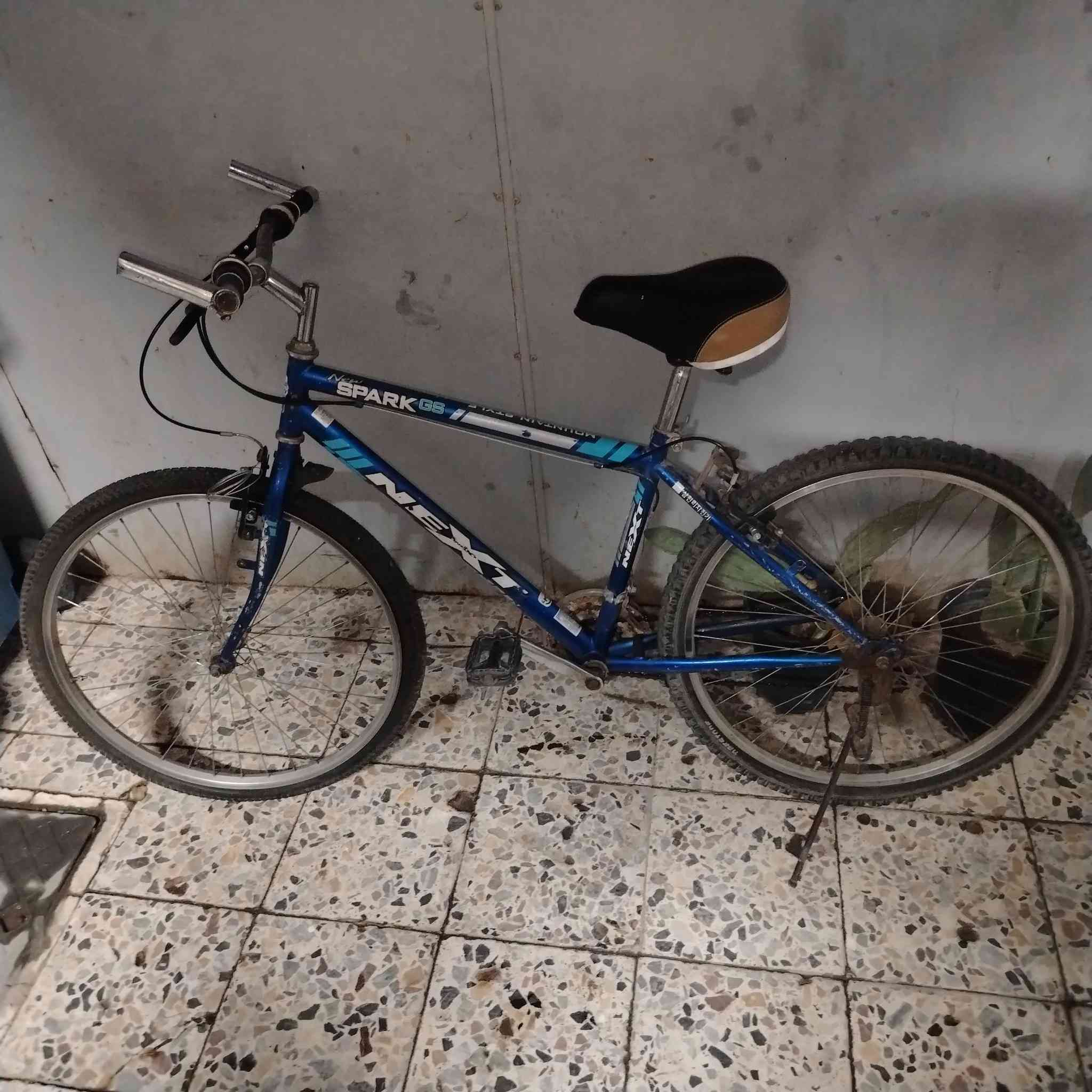 السلام عليكم حجم ٢٦ نقص جوب امامي فقط بغداد الطالبية السعر ٧٥ وبيه مجال ***********
