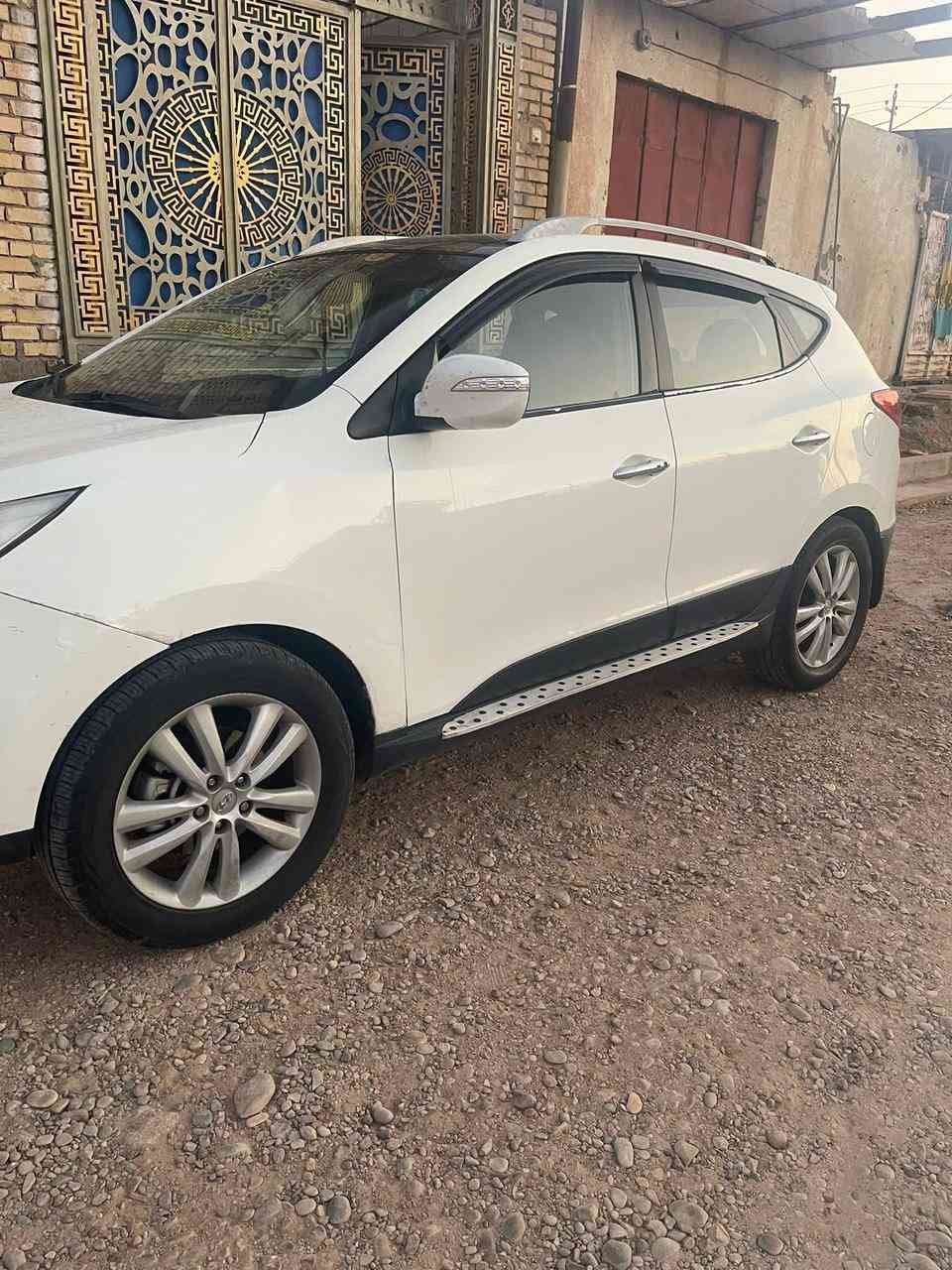 سلام عليكم توسان خليجي 2010رقم بغداد باسمي السيارة فول تحكم ستيرن مرئة شفط بنرامه بصمه باب وتشغيل .مكينة 2400

مكينة كير مكفولات حدادية ممتازة تبريد ثلج تخم تايرات جدد سيارة جاهزة ونظيفة 
سونارها موجود
السعر 125 مكاني ميسان 

الاتصال ***********
