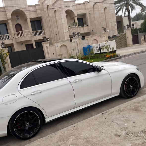 مارسيدس فئة E300 
رقم بغداد
موديل 2017
بانوراما 
حادث (جاملغ ايسر وباب السائق فقط)
والبنيد مصبوغ لكن مو من حادث 
فقط صبغ والسيارة مابيها حادث بالبجم                 
السعر ٢٥٥ ورقة  
العنوان / بغداد ***********
