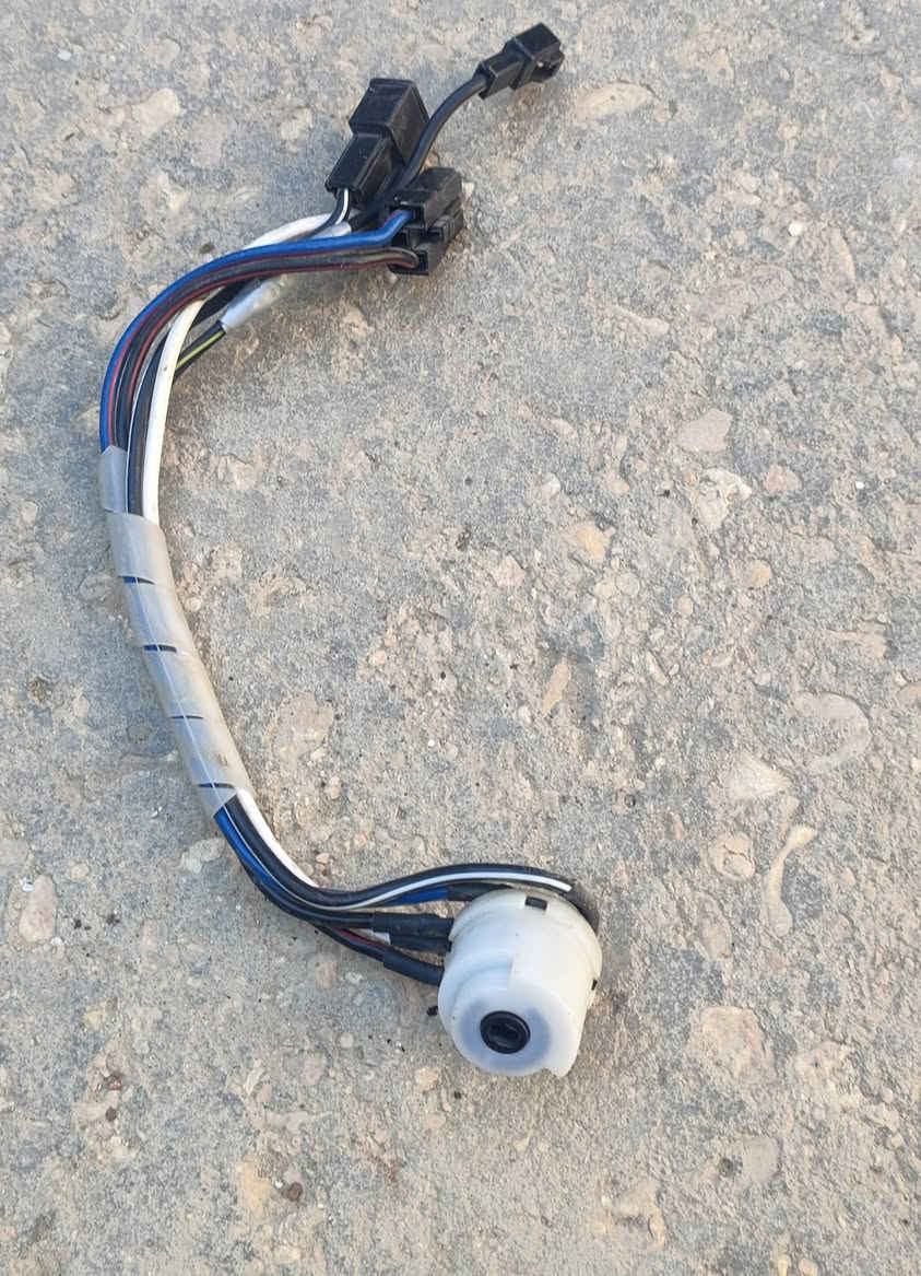 السلام عليكم غراض سايبا للبيع كلهن 30 الف قفل
مكاني نجف رقمي ***********

دبل امامي + قاعده دبل+ جاروب.... جدد بالكارتون
علامه تكسي جديده مامشدوده
مروحه شغاله عوزها ماطور تقسيم السرعه
سلف شغال عوزه اوتماتيك 
عنبار بريك شغال
لبه سويج شغاله
جوزه حماوه 2 ام الربع وام النص شغالات
