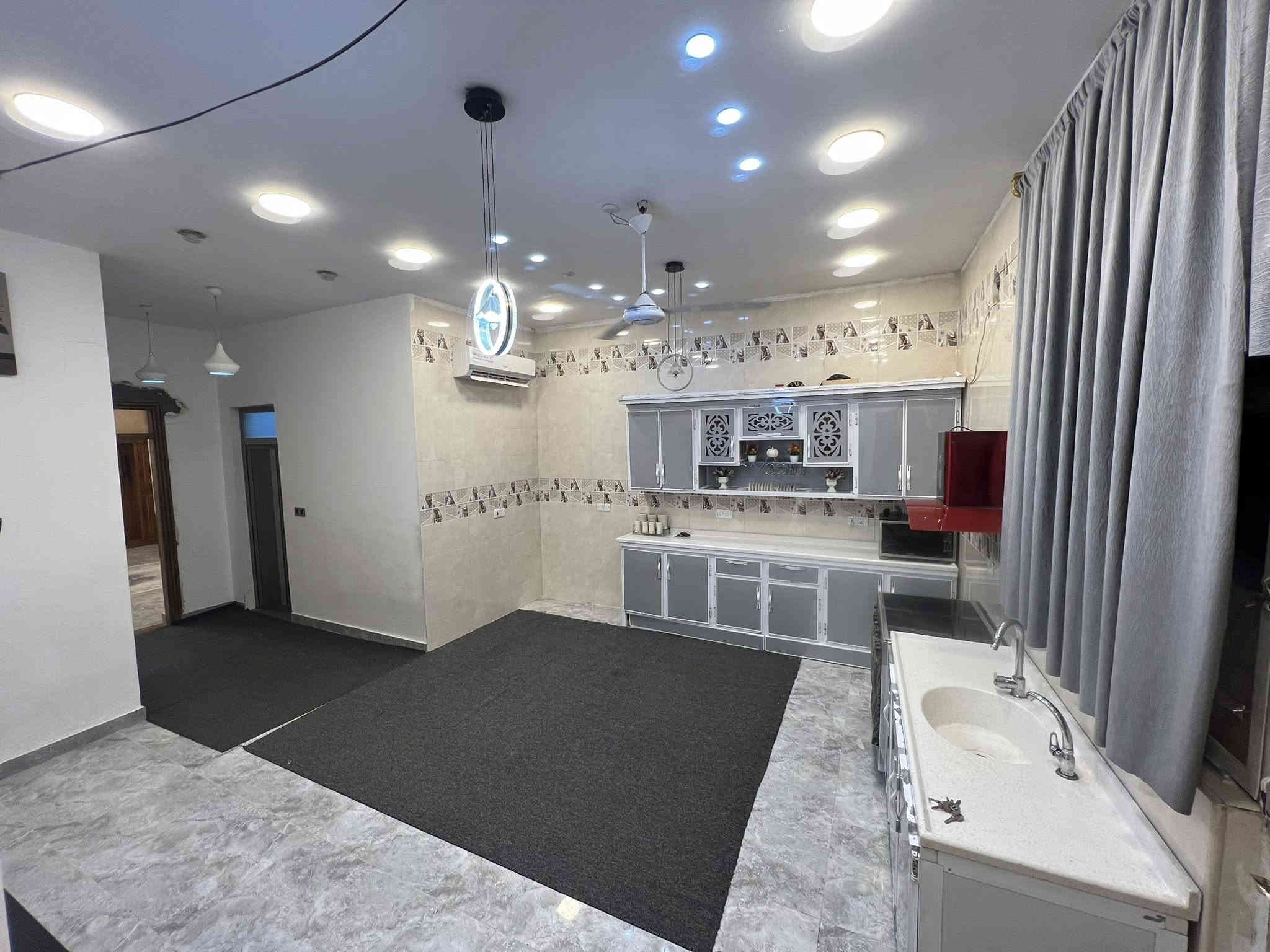 السلام عليكم بيت للبيع في حي الاحرار قرب المحكمه ومقابيل دور النفط البيت بلديه مساحه ١٥٠ متر السعر ٦٥ للاستفسار 
***********
***********
