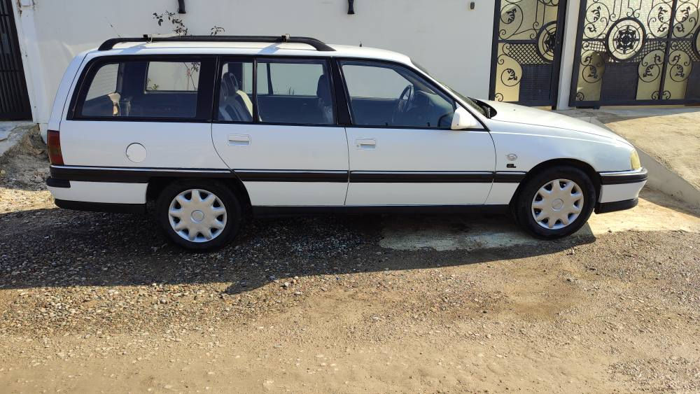 السلام عليكم اوميكا استيشن للبيع فقط موديل 92 سنوية لحد 2030 دفتر بانزين موجود محرك 20 بلادي باور كير اوتوماتيك قفل مركزي هزة باقيلة 3 شهر سيارة بدون ضربة ( هلال واحد معمر بيها ) تايرات بطارية صدر جديدة سيارة مابيها نواقص سعرها 50 وبيها مجال بسيط للاستفسار *********** 
رجاءً اذا مو شراي لا تعلق كركوك, العراق
