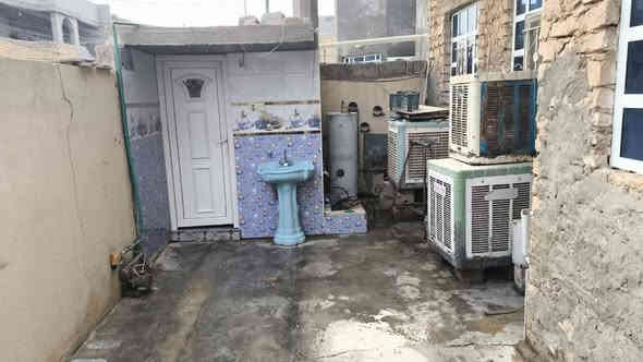 🏠 إعلان بيت للبيع – مساحة 400 متر في الانبار رمادي خمسه كيلو 

للبيع بيت سكني مميز جدًا بمساحة 400 متر:

🔹 المساحات والتفاصيل

300 متر بناء

100 متر حديقة + طرمة + موقف سيارة

ترك خلف البيت

مخزنين خارجيين

حمامات وصحيات كاملة

🔹 تفاصيل الغرف

غرفتان نوم مساحة 5×4 مع كامل الأثاث

صالة كبيرة

غرفة استقبال مساحة 5×4 مع الأثاث

ديوان كبير مساحة 7×5 مع الأثاث

مطبخ مساحة 5×4 مع الأثاث

ملحقات كاملة: قاطع + حمام + صحيات

🔹 مميزات إضافية

الأرضية بالكامل سيراميك درجة أولى

البيت نظيف وجاهز للسكن

موقع هادئ وقريب من الخدمات
البيت كامل اثاث 

🔹 السعر

السعر خاص — للاستفسار يرجى الاتصال فقط بالجادّين.

🔹 للتواصل

📞 ***********
