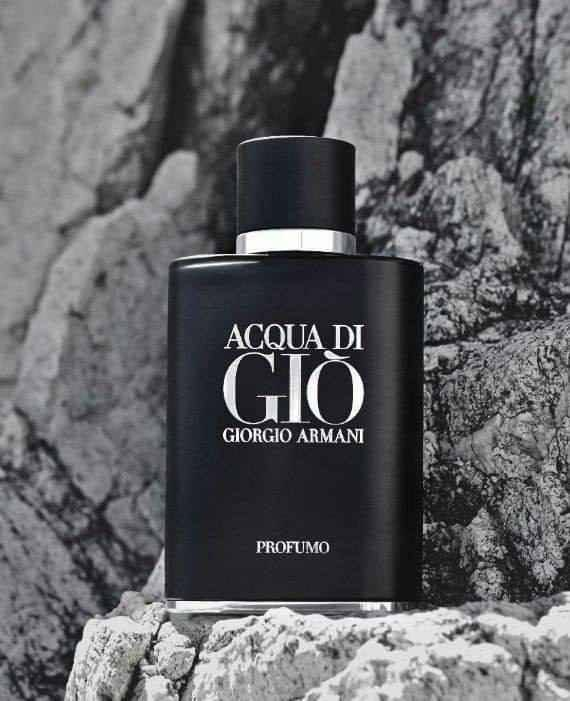 ✨ العطر الرجالي الاكثر طلبا 
عطر أكوا دي جيو بروفومو من جورجيو أرماني Acqua di Gio Profumo Giorgio Armani

عطر أكوا دي جيو بروفومو Acqua di Gio Profumo هو أحدث عطور دار جورجيو أرماني Giorgio Armani للرجال صدر مطلع هذا العام 2015 كأحد عطور الأروماتيك أكواتيك في قنينة سوداء اللون مع مكونات أكثر عبقا من الإصدارين السابقين (أكوا دي جيو ، و أكو دي جيو إيسنزا)

عطر اكوا دي جيو بروفومو Acqua di Gio Profumo

يحوي عطر أرماني الجديد أكوا دي جيو بروفومو Acqua di Gio Profumo مزيجا من البخور و رائة مياه البحر مع البرغموت و المريمية و الباتشولي.
الحجم. 100 مل موصل, نينوى


**إذا كنت صاحب هذا الإعلان وتريد حذفه لأي سبب، رجاءا أرسل رسالة إلى الدعم الفني**