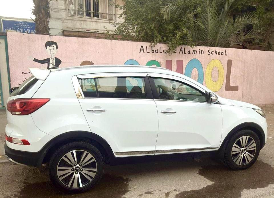 السلام عليكم 

سبورتج موديل 2016 خليجي جديده ماشية 72 حقيقي

مكفولة كفالة عامة  
(عده بارد بالجاملغ الامامي بدون صبغ وبدون دواخل ورصعة بالتكمة  )

ما بيها اي نقص مال جناي تخم تاير جديد

رقم بغداد 
تحويل مباشر

محرك 2000 دوش المرغوب

حساسات خلفية
مري كهرباء شفط واشارة

نظام ECO و abs

مانع انزلاق

كامرة خلفية

تبريد ثلج

تخم تاير جديد

باتري جديد 

تحكم كل الجهات 
ويلكب ويدات نيكل 

السيارة حلوة ونظيفة وما متعوبة 
واحلى من الصور بهواي 

مكانها بغداد

للأستفسار أكثر الاتصال على 

***********
