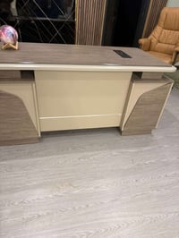 مكتب • جديد • كرسين