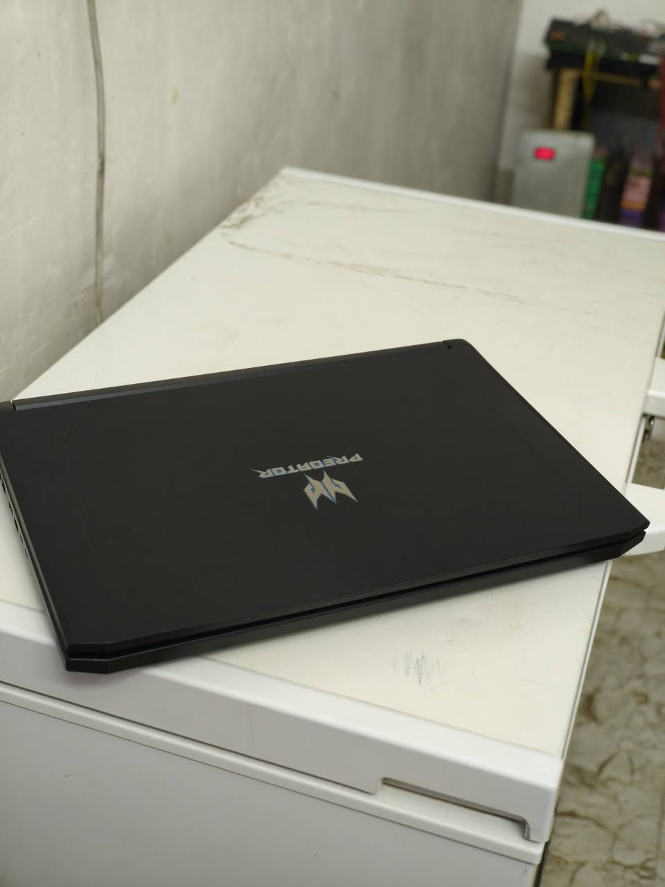 Acer preditor helios 500 gaming مراوس او بيع
Cpu ryzen 7 2700

Gpu radeon rx 56 8g+16g share كارت شاشة 8كيكة

Ram 16 ddr4

Hard ssd 512 

Screen 17.3 144h عملاقة
تشغل كل الالعاب وبرامج التصميم على اعلى اعدادات دبل فان وصوت محيطي وشاحن 280واط مراوس او بيع سعر ٧٨٥ الف توصيل ماكو ***********
