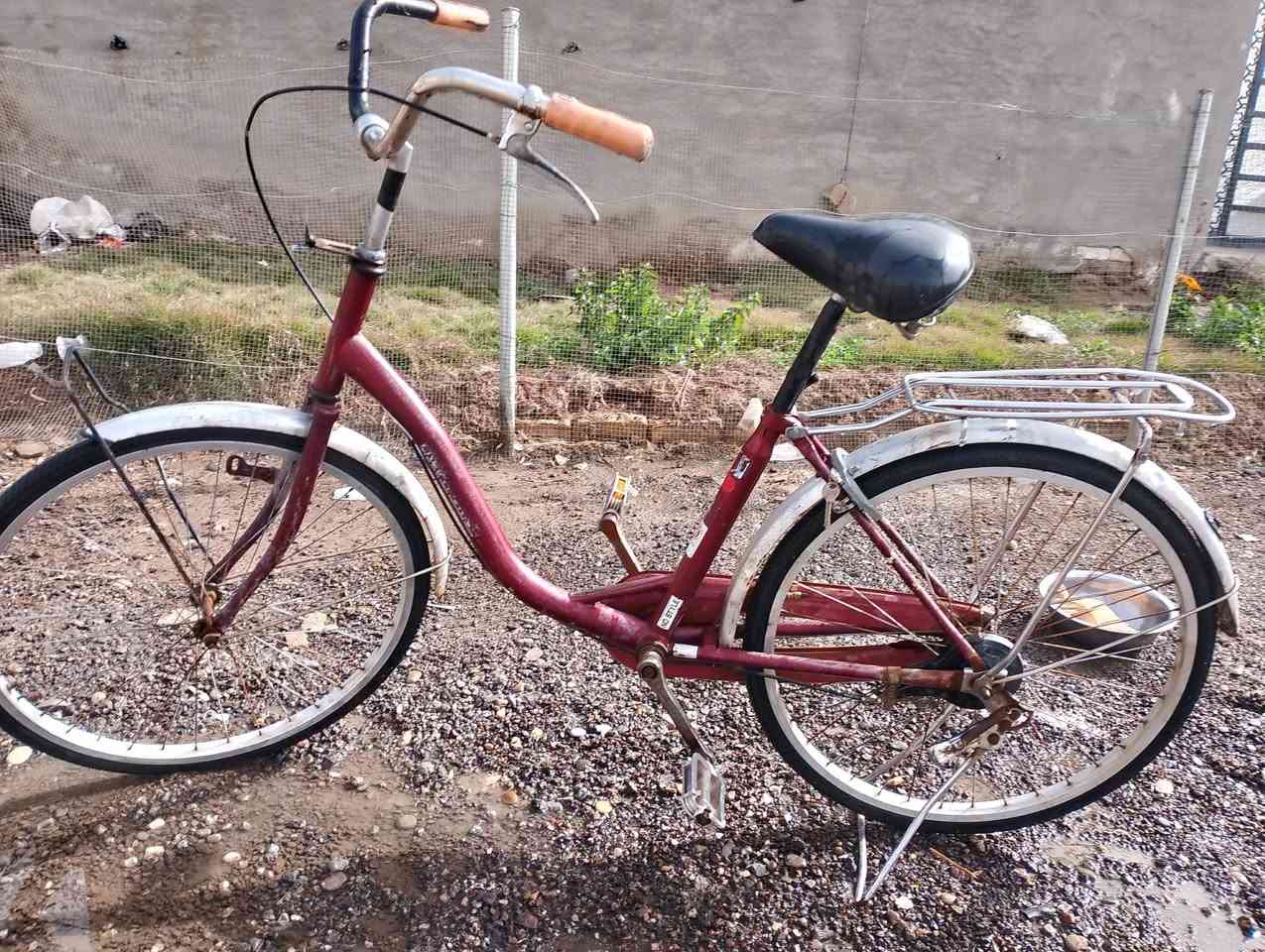 السلام عليكم بايسكل للبيع نضيف حجم 24
بركيكات جدد مكان كوت شهداء قرب معمل اكسجين 
السعر 60 وبي مجال الرقم ***********
*********** او مراسله فيسبوك
