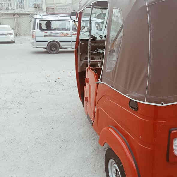 تكتك للبيع موديل 21/ شهر ال11/ العنوان البلديات شارع المرور قرب سيد هاني الشراي يخابر ***********
