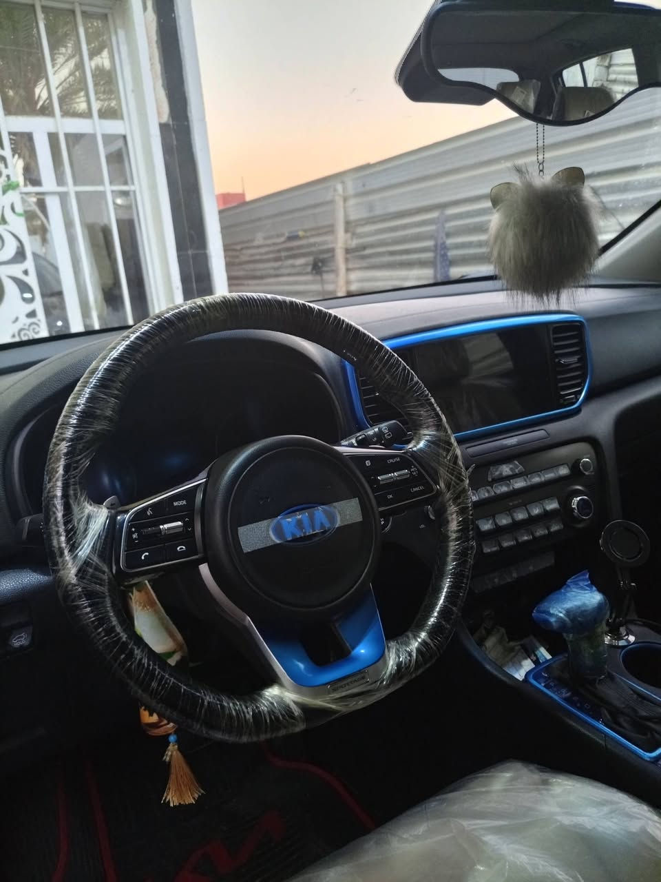 🚘 كيا سبورتاج 2021 للبيع
السيارة بحالة ممتازة، استخدام نظيف جدًا، والمحرك والجير والشاصي بحالة ممتازة. مكيف ثلج، قيادة مريحة فولل مواصفات. 

📍الموديل: 2021
⛽ الوقود: بنزين
⚙️ ناقل الحركة: أوتوماتيك
💰 السعر: 175 بيها مجال 

 رقم الاتصال واتساب. ***********/***********
