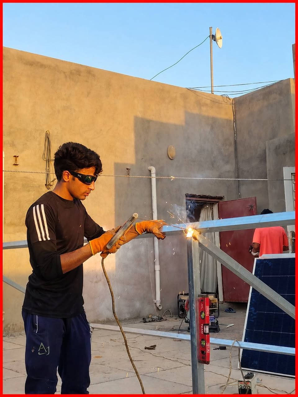تم بحمد الله وفضله تنصيب منظومة طاقة شمسية☀️⚡

10 امبير : نهاري 
8 امبير :   ليلي

✅ 5 الوح شمسية نوع ( جينكو 620 واط ) عالية الكفاءة ضمان 10 سنة

✅انفيرتر فيليستي 4 كيلو واط   ضمان 2 سنوات

✅ بطارية ليثيوم نوع شيساج 8 كيلو واط ضمان 5 سنوات

✅ هيكل حديد  مغلون مثبت بالبراغي لضمان المتانة ومقاومة الظروف الجوية

✅ تنفيذ وفحص وتشغيل بأيدي فنية متخصصة

نسعى دائماً لتوفير أفضل الحلول في مجال الطاقة الشمسية، لتقليل استهلاك الكهرباء وتوفير طاقة مستقرة وآمنة على مدار الساعة.

للاستفسار والحجز:
📞 
الفرع الاول: الديوانية - قضاء غماس ‏
  - ***********    ياسر رحيم
الفرع الثاني - النجف الاشرف 
- ***********  ضياء عبد الامير
الابداع المتميز ..... طاقة تثق بها
#الطاقة_الشمسية #الديوانية #غماس #الابداع_المتميز #SolarEnergy #طاقة_شمسية #انفيرتر #بطاريات_ليثيوم #توفير_الطاقة
