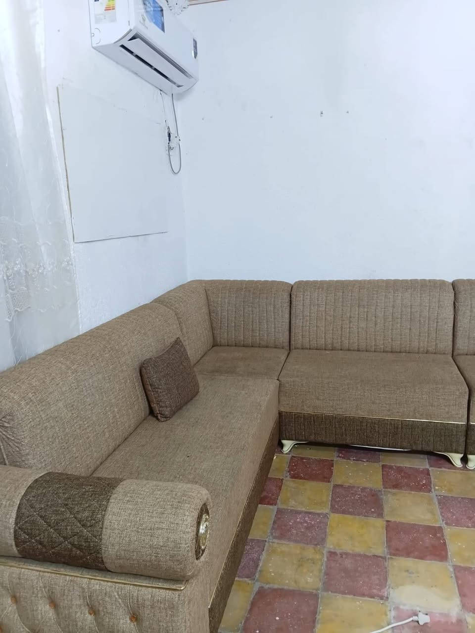 للبيع نظيفات كسر ما بيهن دوشمه قويه ***********
