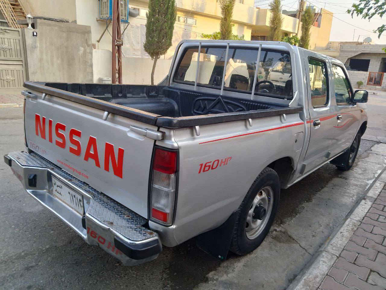 نیسان دەبڵ مۆدیل 2000 ڕەنگ سلڤەر تەبرید بەس پاوەر نییە  ئاڕم پلاسیک سلێمانی بەشەرت ، سەیارەکە تابڵێیت جوان و هەیکەلی قوتە ، کامل بۆیاخە لەسەر کاڵ بوونەوە  یەک قرچێکی پێشی هەیە تەنها کەمێک بۆنیتی گرتووە شانسی نەگرتووە ، مووس و بڕانەوەی بەشەرت گێڕ و مەکینە و ئەکسل بەشەرت زۆر بێ مەسرەفە چوار تایەی لۆکی لەژێردایە ، پارەی یەک بڕاوەیەکە نرخی تەنها 69 گەڵاو کەمێک معامەلە .

ژ.م  : ***********
ژ.م  : *********** السليمانية, العراق
