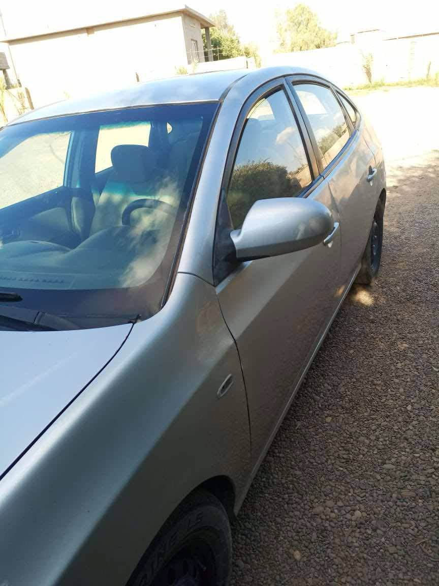 ئەفانتی ٢٠٠٩
بڕاوە 
سارد و گەرمی بە. شەرت 
گێڕ و. مەكینە بە. شەرت
بەردی گزۆز و قەباغ و. هاموو شتی كاملە
ژێری پشت و. پێشی تازە هەمووی گۆڕاوە
ڕۆنی تازە گۆڕاوە 
سەیارەكە كامل جایزە و بەس لێ خوڕینی دەوێ 
٤٨  و معامەلە
*********** أربيل, العراق
