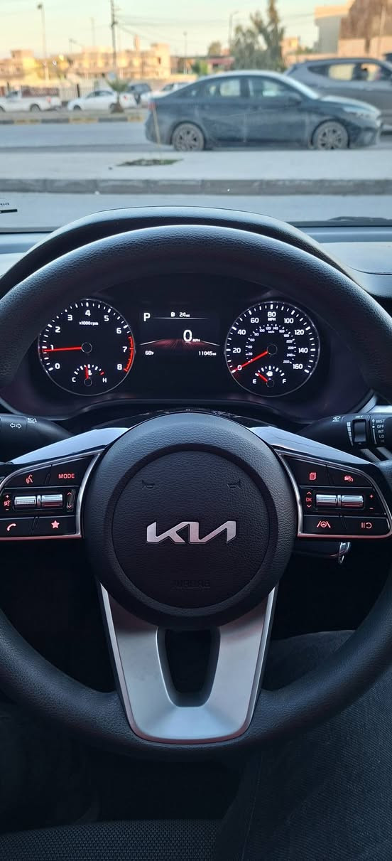 كيا فورتي ٢٠٢٤ كاتي المسافه المقطوعه ١١ الف  الضرر خلفي بيها صبغ شبغ يم الرقم وبيها  ربع الجاملغ الخلفي تعديل بارد  بي دي ار بدون ايربارك السياره وضع شركه السعر ١٤٢ وبيها مجال  للأتصال ***********
