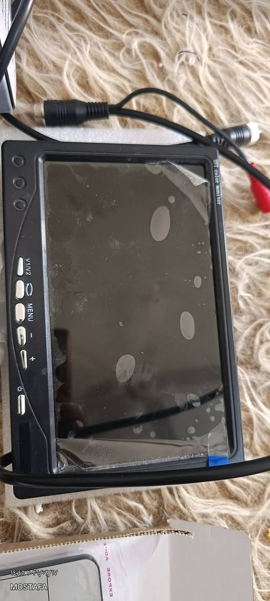 شاشه مع كاميرا عملاقه مال امازون اوربي اصلي الي تفيده يكتبلي سعر وياخذه الله شاهد ماعرف اسعارهن ***********
