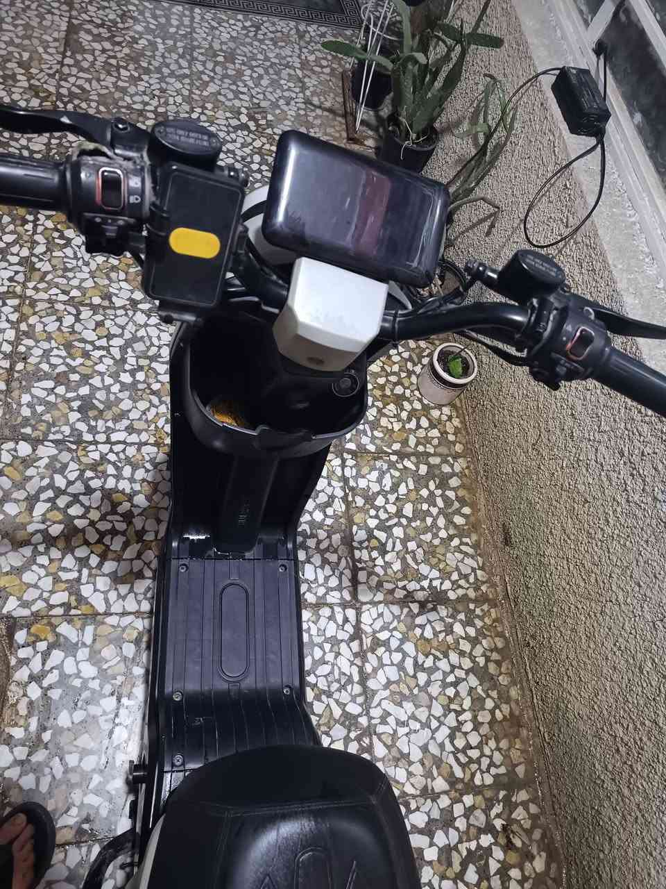 السلام عليكم دراجه ار 9 موديل 2024 شاير شاحنه 2 وبيها كسر خفيف باوباليده ودراجه نظيفه تايرات نظيفه وياله و بريكات شغاله دسك أمامي دهن  دسك خلفي غاز امرايا ثنين ملف ١٢٠٠ سرعه ٩٩ حقيقي ٦٤ سويجين بصمه مكاني بغداد رقمي ***********
