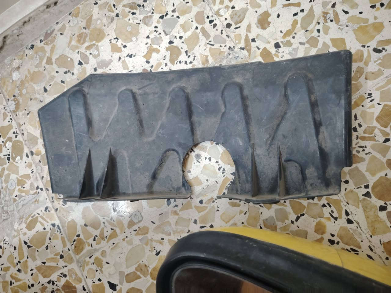 للبيع مكاني جكوك قرب بوابت الكاضميه *********** نوزلات حاويه عل شغل مرايه يمنه اصليه
