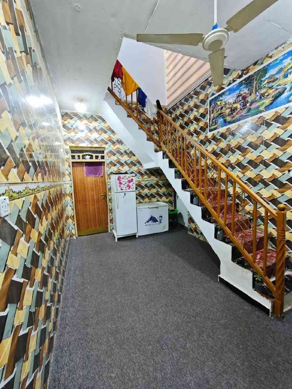 🏠 دار للبيع - المربع الأول (عبچية) 🏠
السعر الكلي مع المبادرة : 105 مليون دينار عراقي.
مطلوب مبادرة : 51 مليون دينار.
تنطي مقدمه 54 والباقي تبدل كفيل وتسدد
القسط الشهري: 320 ألف دينار فقط.
✅ نظام الدفع (بوجود كفيل): 
فرصة مميزة للسكن والاستثمار في موقع استراتيجي بضهر شارع 50.
🏗️ تفاصيل العقار:
المساحة: 100 متر طولاني
عدد الطوابق: طابقين.
🧱 توزيع الغرف:
🔹 الطابق الأول (بناء كونكريت):
غرفة نوم 🛏️
استقبال واسعة 🛋️
صالة مريحة ✨
مطبخ 🍳
مجموعة صحيات 🚿
منور لتهوية ممتازة ☀️
🔹 الطابق الثاني (بناء عگادة):
غرفتين نوم 🛌
مجموعة صحيات 🚽
مخزن إضافي 
السعر الكلي مع المبادرة : 105 مليون دينار عراقي.
مطلوب مبادرة : 51 مليون دينار.
تنطي مقدمه 54 والباقي تبدل كفيل وتسدد
القسط الشهري: 320 ألف دينار فقط.
✅ نظام الدفع (بوجود كفيل):
📞 للاستفسار والتواصل:
يرجى الاتصال على الرقم:
*********** ☎️🤳
🏢 مكتب محمد عمار للعقار
📌 ملاحظة: المكتب مجاز رسمياً وحكومياً من قبل الدولة.
"أعرض عقارك بأمان.. وخلي الباقي علينا" ✨🤝
