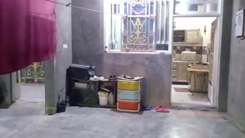بيت للبيع في العاصمة بغداد !!
البيت كامل متكامل 3 غرف وحدة سقف ساندويش بس عزل كامل 

غرفتين سيراميك مرمر لبخ كامل و المطبخ سيراميك كامل و استقبال خير من الله 

الطرمة صبة ناعمة و الصالة و الاستقبال صبة زبد و الحمام مطبك كاشي درجة أولى 

البيت جاهز من كلشي مجاري و كهربائيات كامل و المنطقة تبليط و ماكو باب مقابلك و تعال بنص الشتاء قطرة مي ما تلكة بالشارع و سطح مسلح و بيتونة جبيرة تكفي أغراض و الغرفة الفوك عملاقة و كله كدامكم 

العنوان 📍: بغداد - بسماية - قرية عشرة خلف ملعب ابو هند 

للتواصل واتساب : ***********
