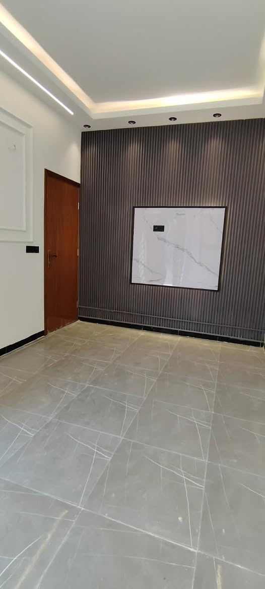 السلام عليكم 
مشتمل طابو زراعي 
المساحه 100م 
الطابق الاول 
صاله 
مطبخ 
غرفه نوم 
كلدور 
مجمع صحيات 
الطابق الثاني 
غرفه نوم 

محيزم الرابعه الشارع الرابط بين شارع 80 وشارع 100 مقابيل الملعب الخماسي 
__________________  
للاستفسار اكثر 
مكتب احمد المرشدي 
للعقار 
عنوان المكتب شارع 80 
مجاور لحوم الحرميين او مجمع تكافل الطبي 
***********
***********
