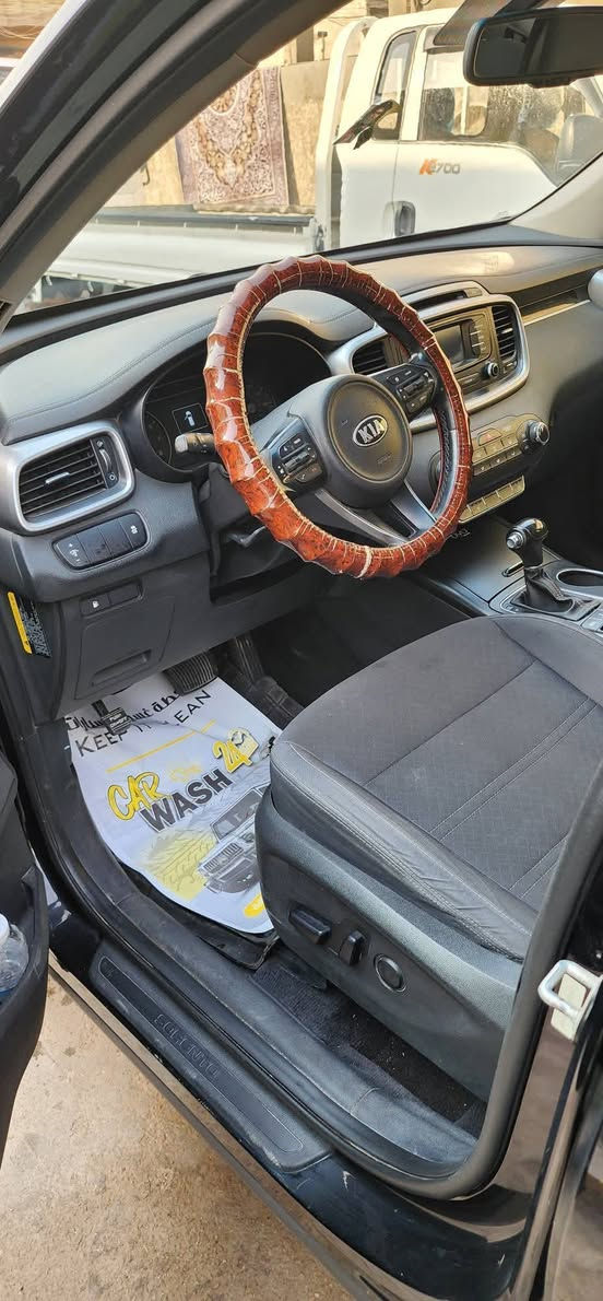 السلام عليكم
للبيع او مراوس

سورنتو2016

أمريكي ضربتها فقط الباب السائق ونفس معمر 

والجاملغ سرقة 

محرك أربع سلندر 2400
سبعة راكب 
سياره جاهزه من كلشي 

تخم تاير صارلي عشرة أيام من شديتها 

باتري صارله يومين 

رقم ديالى بسمي 

السعر 150بيهه مجال اذا اكو مراوس محتاج فرق 

مكاني ناصرية ***********
