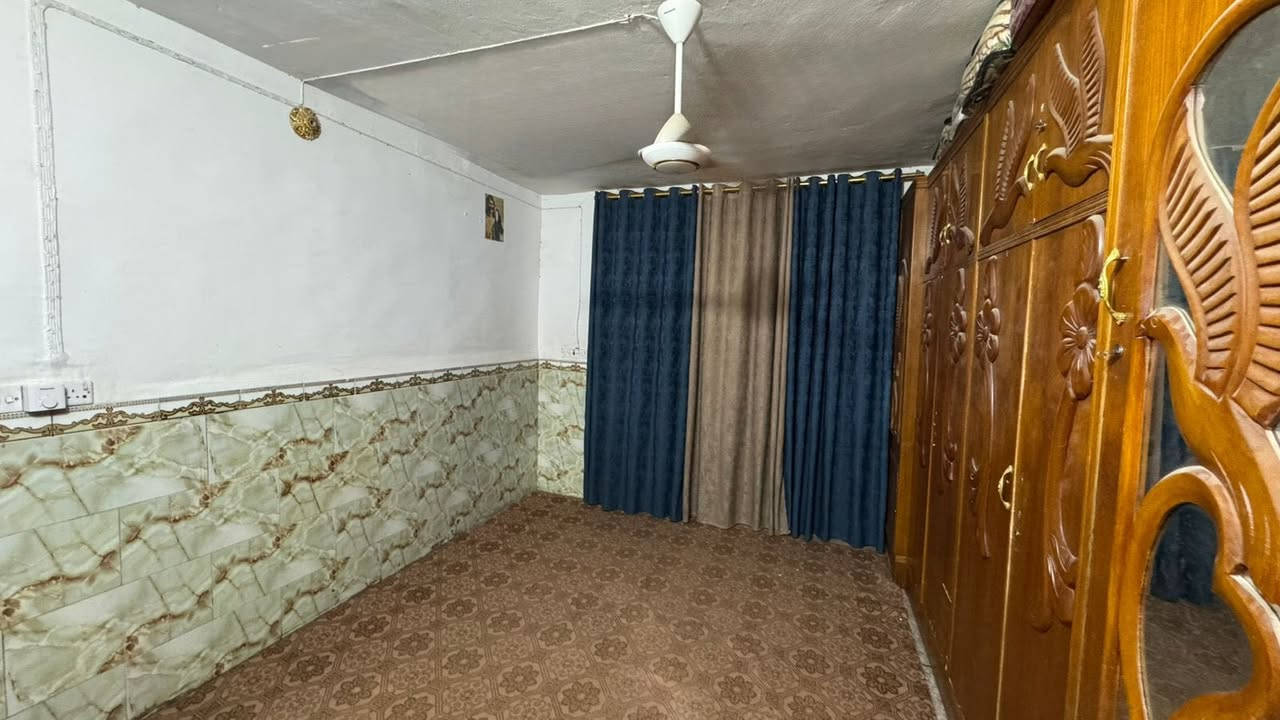 🌷 تحية طيبةومعطرة بالصلاة على محمد وآله 🌷

            🏠 دار سكن طابو صرف للبيع 🏠

#مساحة الدار٢٠٠ متر  الوجه١٠م و النزال ٢٠م 

📌يحتوي ع استقبال وهوال وغرفتين نوم  وحدة بالطابق الأرضي والثانية بالطابق الثاني وصالة صغيرة ومطبخ وصحيات خارجية وداخلية 
وكراج سيارة كبير وحولي على كل الدار ،،

#الموقع / الحي العسكري منطقة المدارس موقع مميز جداً وجه الدار مباشر على المدارس وخدمات كاملة ماء ومجاري وتبليط جديد ,,

💰السعر / ١٥٥ مليون وبي مجال🪴🪴

📞 للاستفسار اكثر الاتصال بالارقام التالية 📞

0️⃣7️⃣7️⃣6️⃣3️⃣7️⃣5️⃣7️⃣5️⃣8️⃣1️⃣

  0️⃣7️⃣8️⃣1️⃣1️⃣8️⃣0️⃣4️⃣8️⃣9️⃣4️⃣
