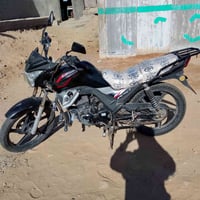 دراجة نظيفة • محرك 200 • بدون أوراق