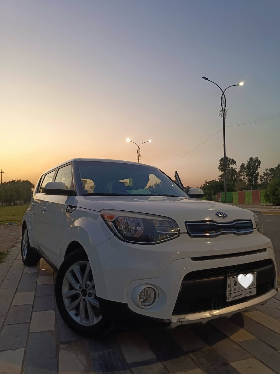 سلام عليكم
كيا سول 2018 
مكينه 1600 GD
نضيفه السياره كلش 
وارد امريكي باب الصندوك الضرر مالتها مصلح 
والباب الخلفي يرادله بارد خفيف الدعامين الخلفيه مصبوغه للجماليه ماشيه 80 الف استخدام قليل نضيفه مرتبه سعرها 135  يعني دفتر و 35 ورقه وبيها مجال حق الجيه مكان السياره بغداد . بلديات 
***********
