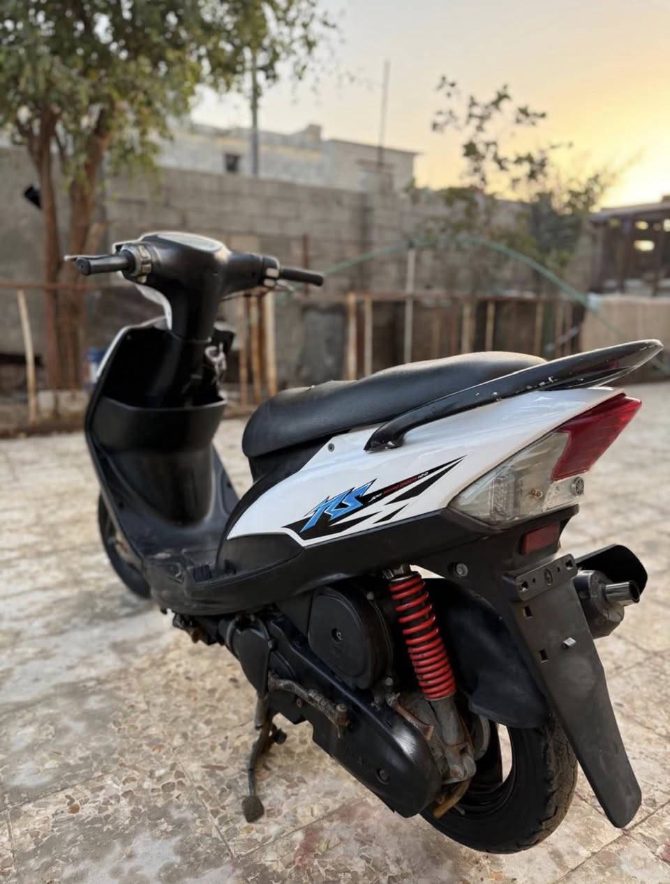 السلام عليكم اخوان دراجه ماكس عدله نهضه ومعدل فول كزوز رياضي بوشه ٤٩ بلاديه محرك مامفتوح ولا محطوطه عليها صبانه السعر 925 وبيها مجال للطيبين للأستفسار 
*********** مكاني البصره قضاء الدير
