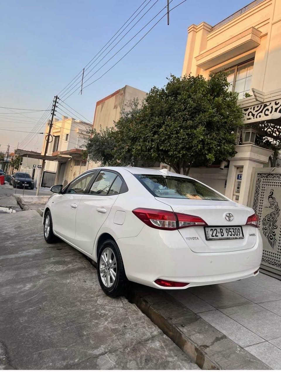 تۆیۆتا یاریس ٢٠٢٣ خلیجی 
ویل کەپ مەکینە گەورە لایت زینۆن
٥٨هزار کیلۆ مەتر رۆیشتوە 
بەنسبەت سبۆخی هیچی نیە بەس سوندوقی دوو جێی گچکە تەعدیلی هەیە
سعری ١٣٣ مەجالەکی کەم.
*********** رەقەم أربيل, العراق
