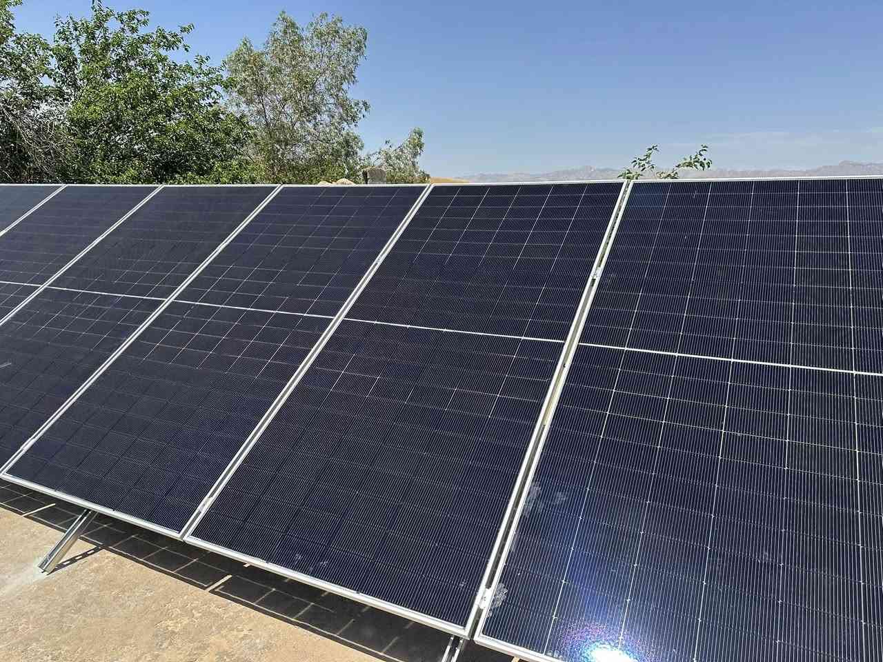 سلام عليكم
كوردی / عەرەبی 
 لە گوندی کانی گول لە شێخ تەویل 
لە کارێکی نوێماندا دانانی ١٦ ئەمپێر بە رۆژ 10 ئەمپێر بەشەو بۆ مالی بەرێزێک دانانی دژە بروسک 

— 8 لەوحەی 650 وات زەمانی 25 ساڵ
پاتری لیسئۆم 10 کیلۆوات زەمان 5 ساڵ
انفیتەر  6.2 کیلۆوات زەمان 2 ساڵ
بۆردی شەوو رۆژ 
ئاسنی ٢ ملیمی دژە ژەنگ 
بۆ دابینکردنی کارەبای بەردەوام بۆ ماڵان و دامودەزگاکان پەیوەندیمان پێوە بکەن 

***********

عەرەبی
تم تركيب  16 امبير نهاري  10 امبير ليلي 
8 الواح 650 وات ضمان 25سنة
بطارية ليسئوم 10 كيلوات ضمان 5 سنة
انفيتةر  6.2 كيلووات ضمان 2 سنة
بورد ليلي نهاري 

لحجز 
***********
