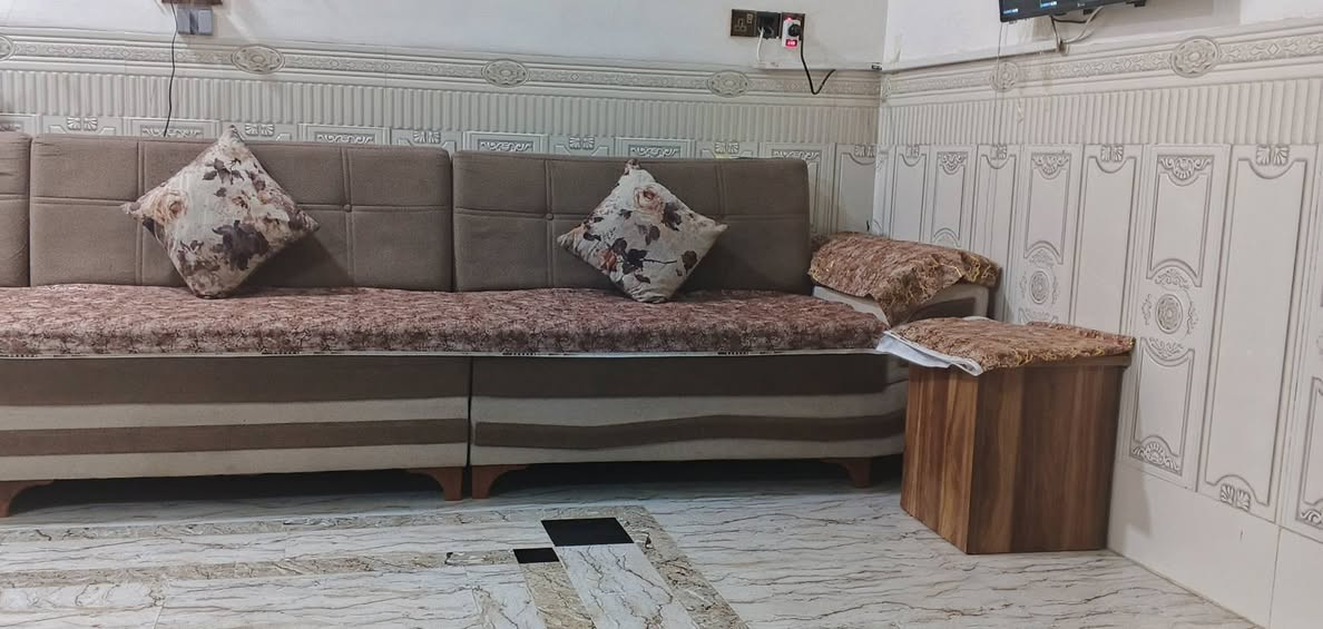 عرض خاص ديوان 10 مقاعد مستخدم جديد 250 وبي مجال للتواصل ***********

